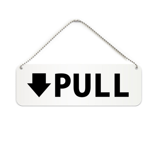 PULL と書かれた横長プレート看板（白いアクリル板・黒文字）